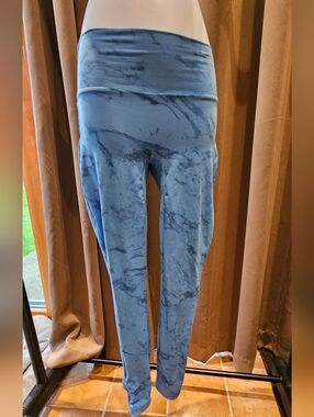 Bombshell Sportswear Leggings – Limited Run Blue Marble Tie‑Dye